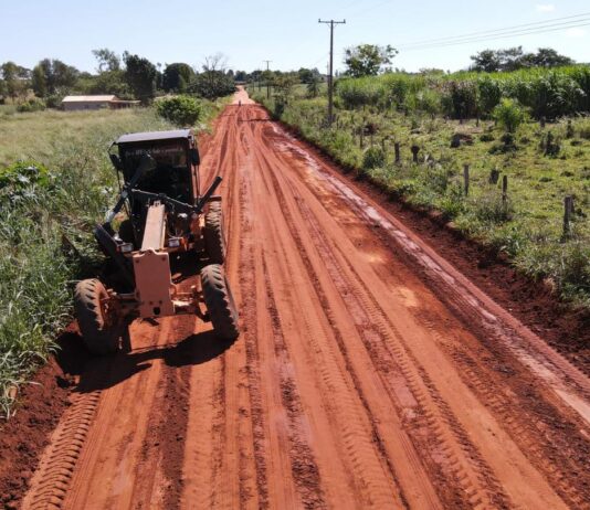 ITAQUIRAÍ: Secretaria de Obras mantém frentes de trabalho atuando na recuperação das estradas rurais