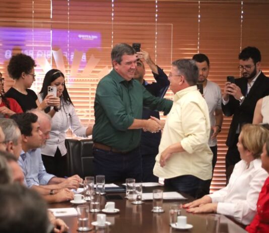 Ribas do Rio Pardo ganha pavimentação de bairros e ordem de serviço para obra de acesso ao Polo Industrial
