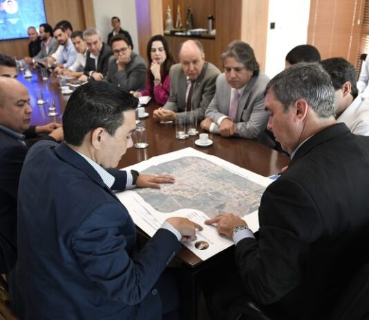 Rio Negro garante 100% de pavimentação asfáltica, drenagem e avança para obras em seu entorno