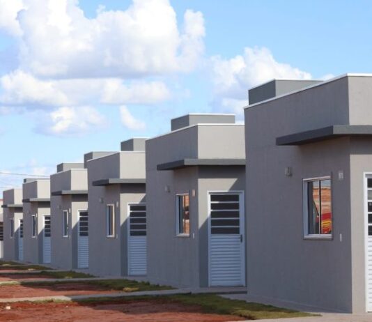 Política habitacional de MS é impulsionada por Governo e Agehab, chegando a milhares de famílias