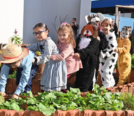 ITAQUIRAÍ: CEI Sítio do Pica-Pau Amarelo inaugura horta do projeto Sabores que Educam
