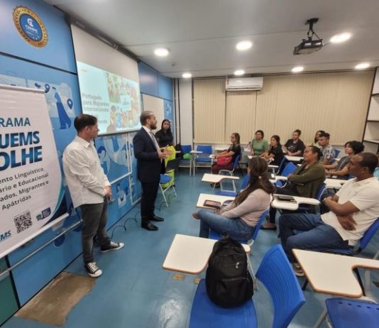 Acolhidos em curso de Língua de Portuguesa, imigrantes se formam e são certificados em novo idioma