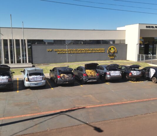 UNIDOS NO CRIME: DOF apreende comboio de 7 carros carregados com drogas e cigarros