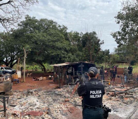 Homem coloca fogo na casa da mãe e acaba preso em Dourados