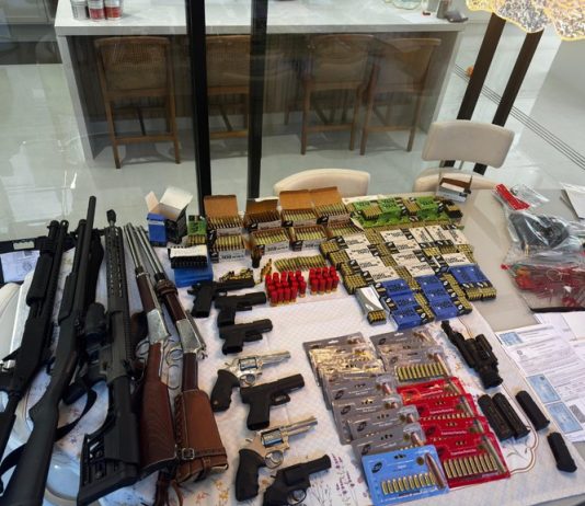 Armas, veículos, motos de alto valor e pedras preciosas são apreendidos pela PF de fraudadores do SUS