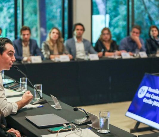 Decreto assinado por Riedel e todos os secretários: manter investimentos, sem aumentar impostos