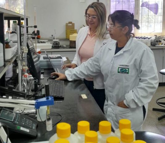 Imasul passa por auditoria interna para aprimorar padrões de qualidade em laboratório