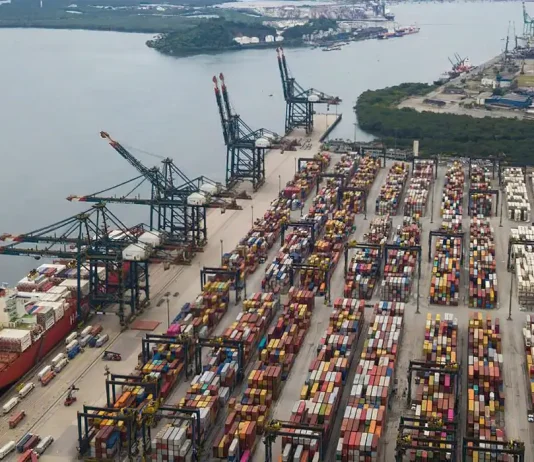 Tarifaço sobre parte de exportações brasileiras entra em vigor hoje