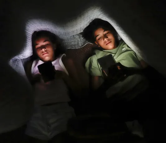 ALERTA: conheça dicas para proteger crianças e adolescentes nas redes sociais