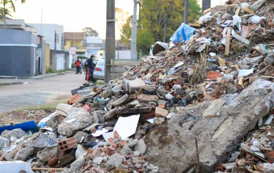 Construção civil deixa de reciclar 41,2 milhões de m³ de resíduos por ano