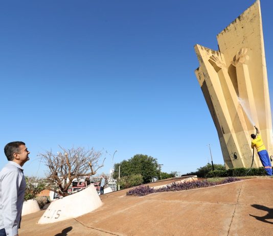 DOURADOS: Prefeitura inicia limpeza e revitalização do Monumento ao Colono, a ‘Mão do Braz’