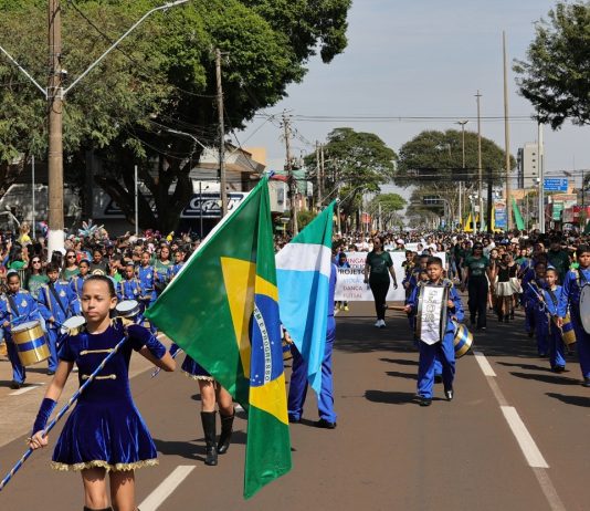 Pela 1ª vez, 100% das escolas municipais e Ceims desfilam no 7 de Setembro em Dourados