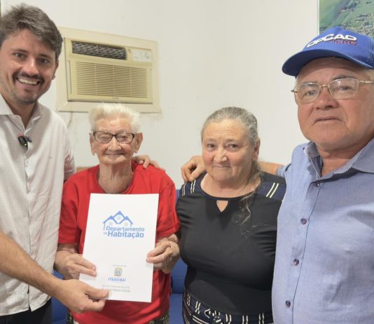 ITAQUIRAÍ: Moradores da área dos Tenórios começam a receber títulos definitivos após 25 anos de espera
