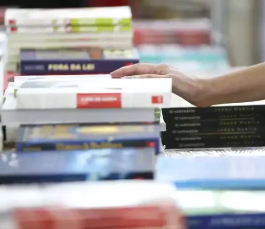 FIM DE SEMANA TEM: Bienal do Livro, Mostra de Cinema, feiras culturais e Oktoberfest