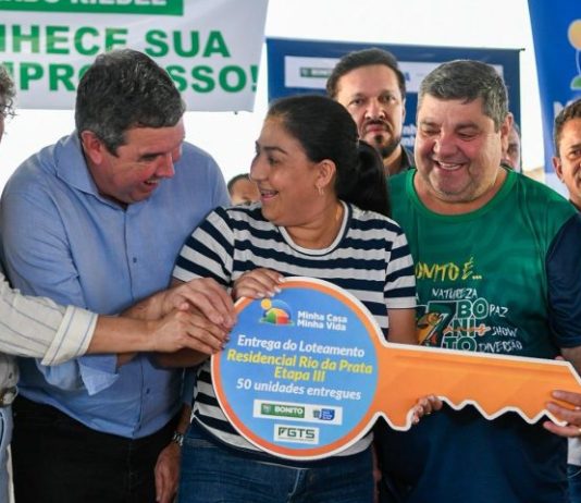 Governo de MS realiza o sonho da casa própria de famílias em Bonito: parceria de sucesso