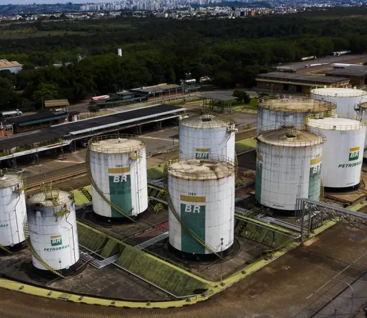 Petrobras vai reduzir preço da gasolina para as distribuidoras em 4,9%