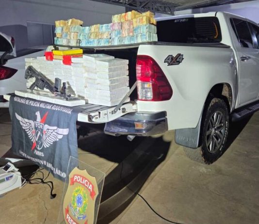 Ação conjunta apreende cocaína, fuzil e mais de R$ 1,7 milhão em dinheiro