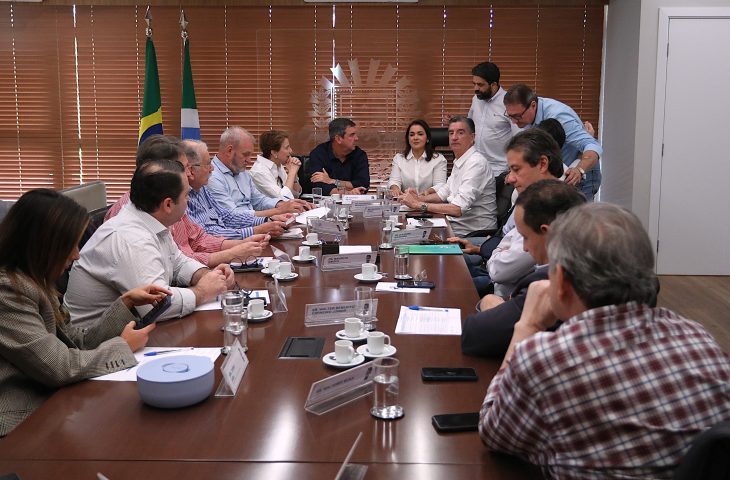 Reuniao-bancada-fedreral-Foto-Saul-Schramm-2-730x480
