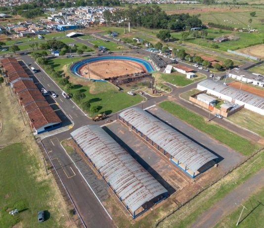 NAVIRAÍ: Festa dos 62 anos já está com estrutura sendo instalada