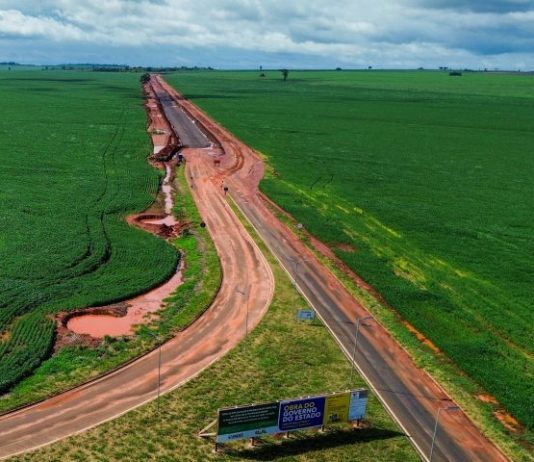 Em Juti e Amambai, Governo de MS lança obra da MS-289 e entrega obras de educação e infrastrutura