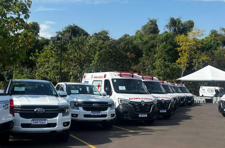 ambulancias-e-caminhonetes-novas-entregues-aos-municipios-FotoKamillaRatier-730x480