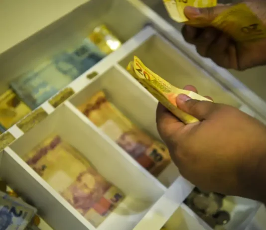 Caixa começa a pagar saldo do FGTS retido pelo saque-aniversário