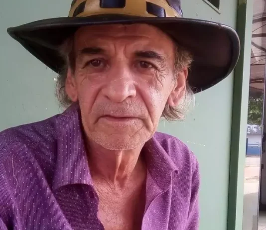 Idoso é morto com cortes na garganta, nuca e queimado em seu carro