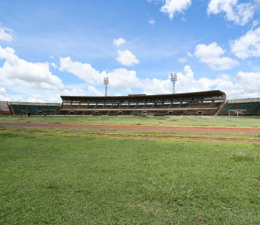 Prefeitura prepara o gramado do Douradão para receber jogos do Campeonato Estadual