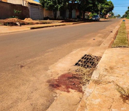 Assassino cai embaixo do morto, não consegue sair e acaba preso
