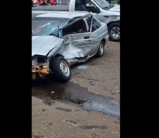 Idosa morre dois dias após acidente entre carro e caminhonete