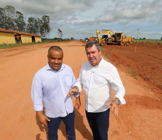 Riedel entrega asfalto em bairros e inicia obra na MS-244 em Corguinho