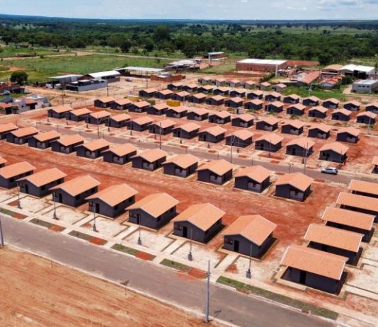 ÁGUA CLARA EM FESTA: Govern o do Estado entrega novas moradias e dá início a obra na MS-324