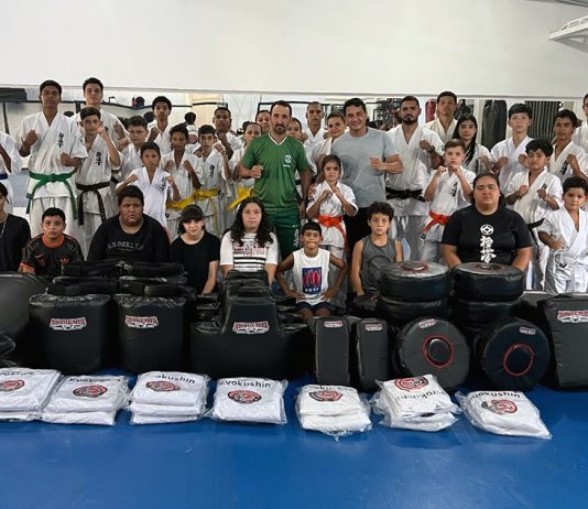 Sacuno entrega quimonos e equipamentos ao Karatê Social em Naviraí