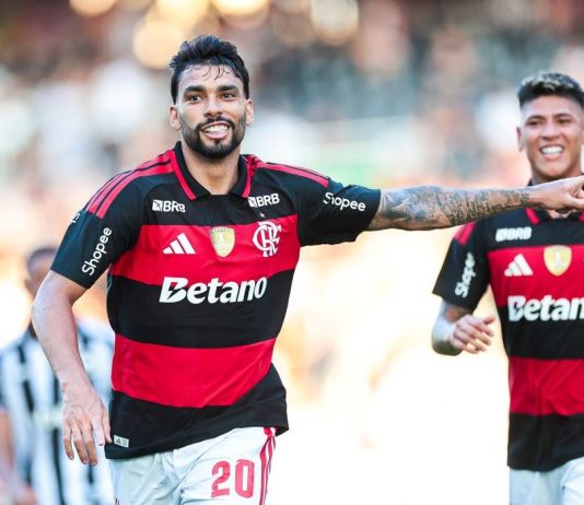 Paquetá desencanta, Flamengo vence Botafogo e vai à semi do Carioca
