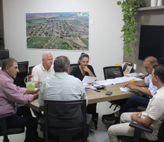 Lideranças de Juti fortalecem diálogo com Governo do Estado em reunião institucional