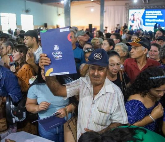 NOVA ITAMARATI: Dignidade e direito garantido; 820 famílias recebem títulos de regularização fundiária