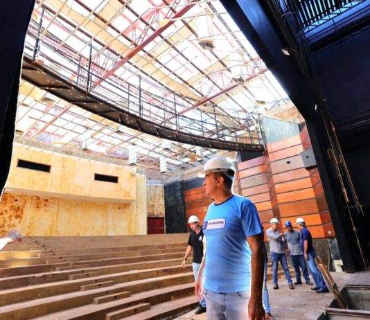 DOURADOS: reforma do Teatro Municipal avança e prefeito vistoria obras em Dourados