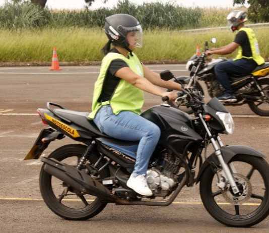 MÊS DA MULHER: Corpo de Bombeiros e Detran-MS lançam curso de pilotagem segura para mulheres