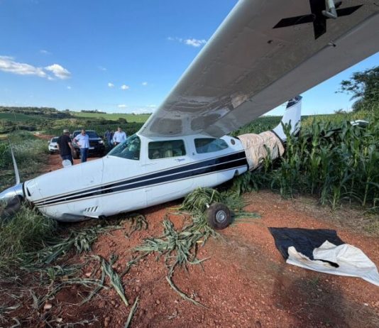 TENSÃO: Piloto faz pouso forçado e salva toda a família de uma tragédia