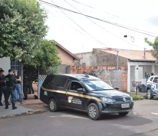 Policial militar é morta com tiro no pescoço e marido é preso suspeito do crime