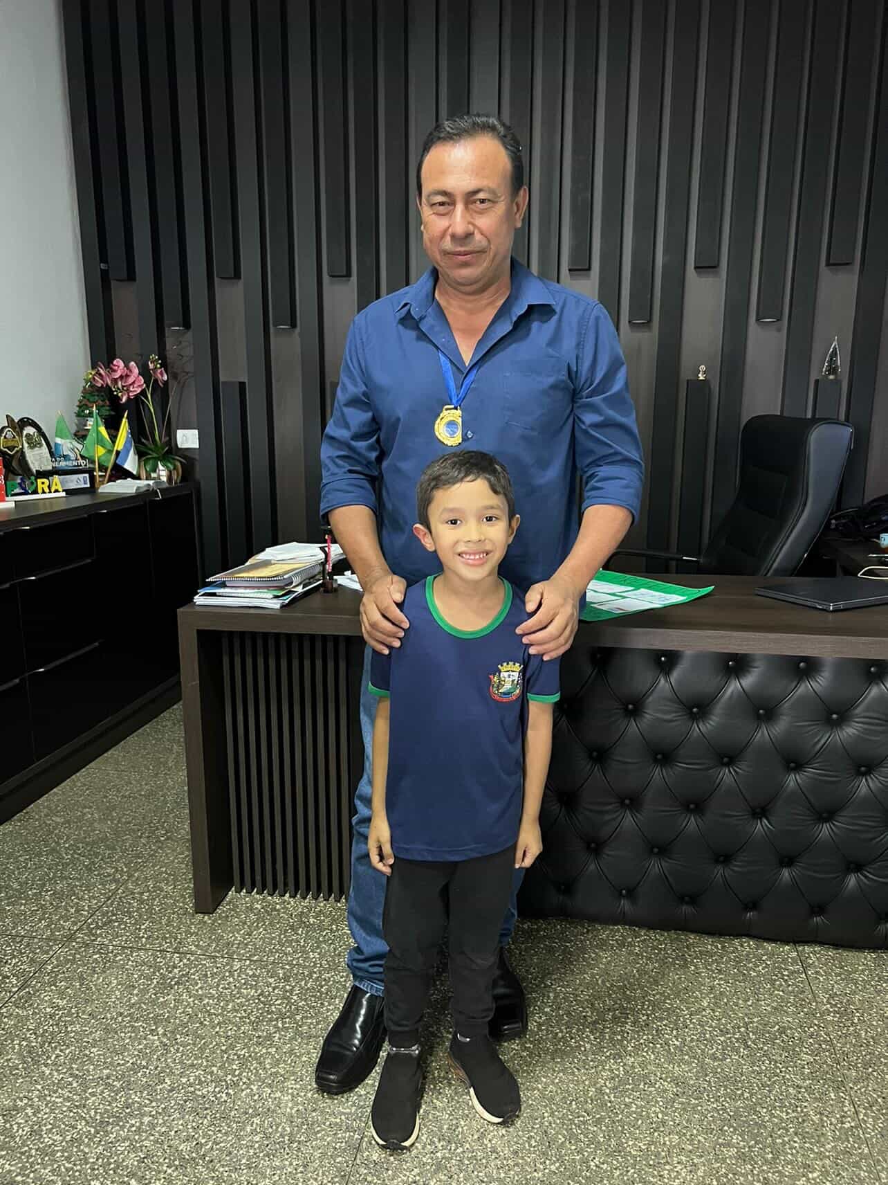 Japorã: Alunos do Pré II homenageiam e entrevistam Vitor Malaquias pelo Dia do Prefeito Japorã: Alunos do Pré II homenageiam e entrevistam Vitor Malaquias pelo Dia do Prefeito