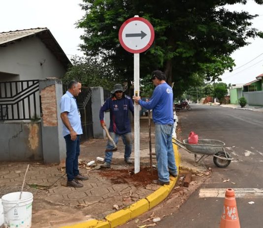 ITAQUIRAÍ: Prefeitura inicia a sinalização de vias com novo sentido de circulação