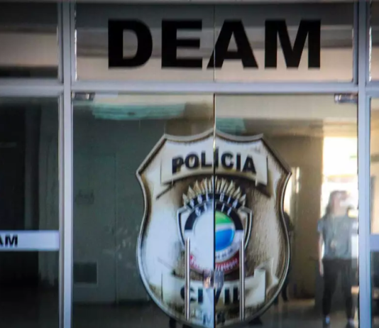 Rapaz atira 11 vezes contra companheira após discussão e foge