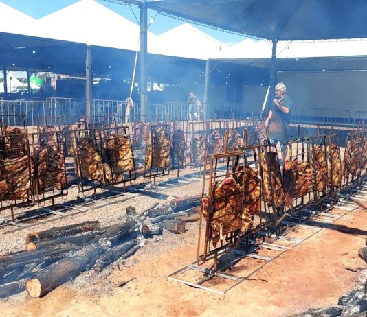 TRADIÇÃO E UNIÃO: festa do aniversário de Japorã terá 34 “Costelões Fogo de Chão”