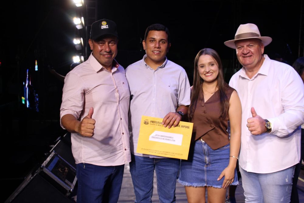 Japorã 34 anos: Malaquias entrega escrituras a empresários que investirão na agroindústria