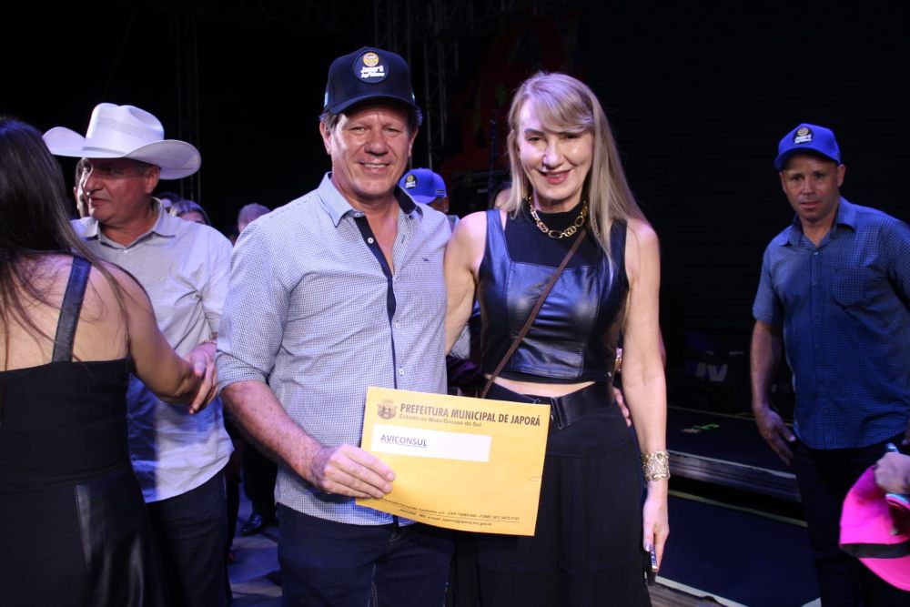 Japorã 34 anos: Malaquias entrega escrituras a empresários que investirão na agroindústria