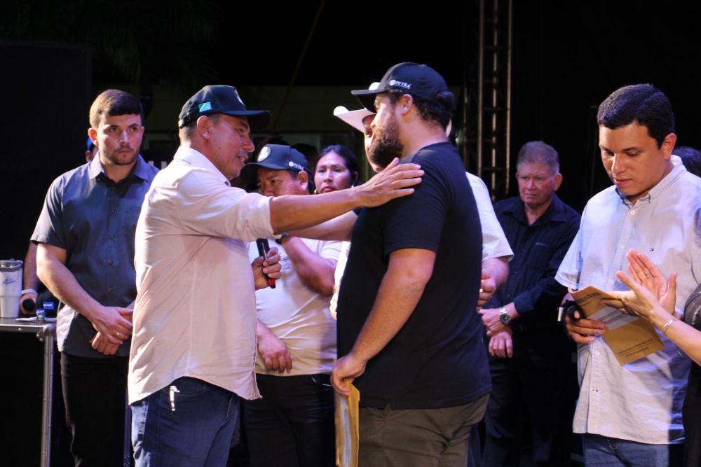 Japorã 34 anos: Malaquias entrega escrituras a empresários que investirão na agroindústria