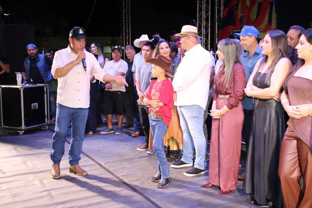 Japorã 34 anos: Malaquias entrega escrituras a empresários que investirão na agroindústria