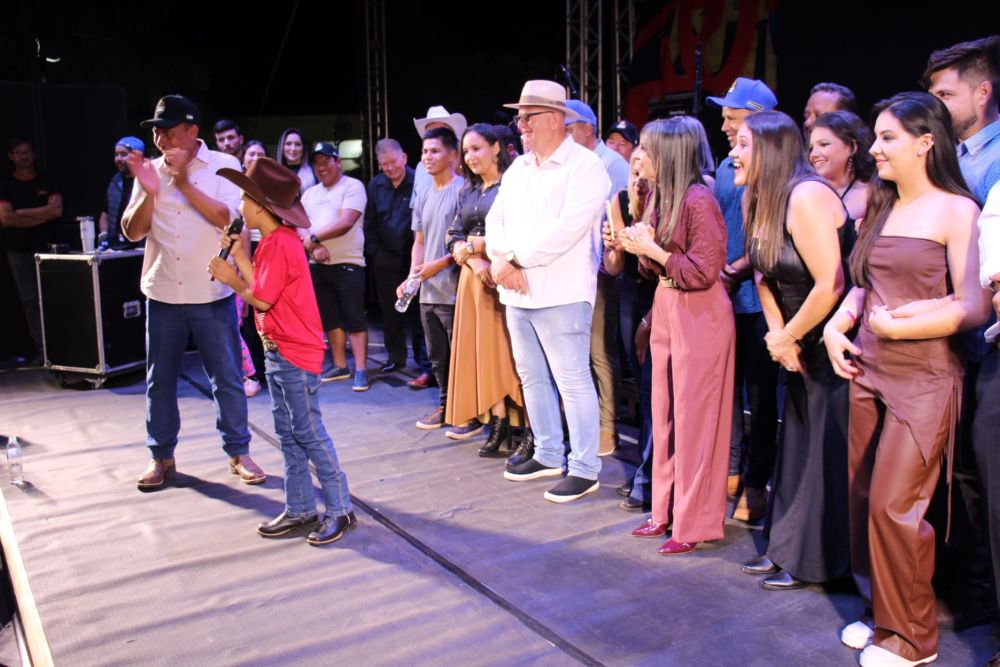 Japorã 34 anos: Malaquias entrega escrituras a empresários que investirão na agroindústria