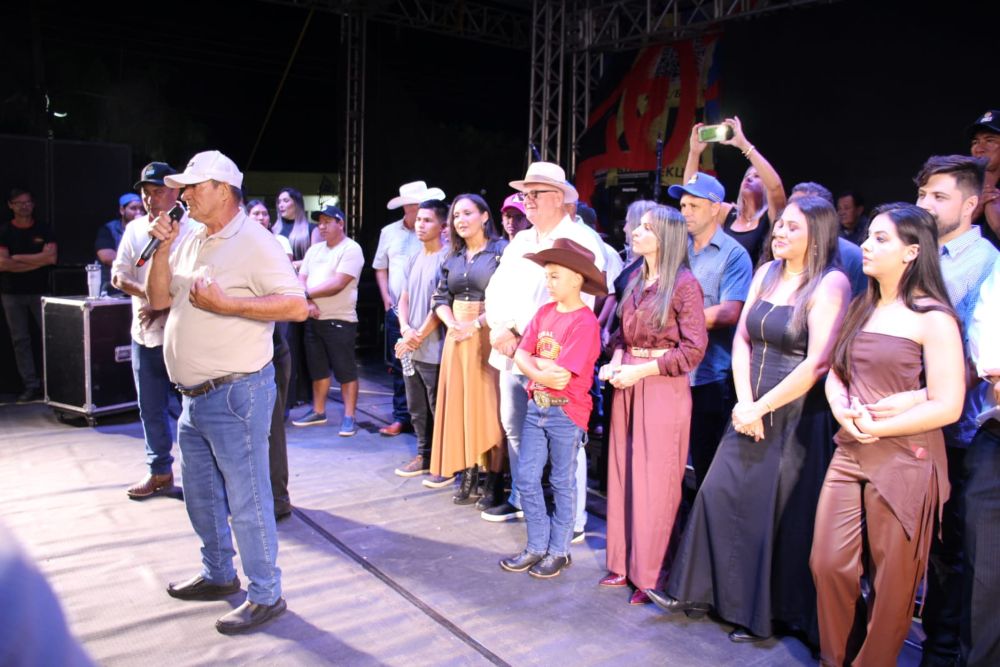 Japorã 34 anos: Malaquias entrega escrituras a empresários que investirão na agroindústria